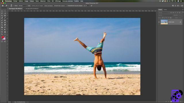 How to remove an embarrassing element from a photo easily with Photoshop?